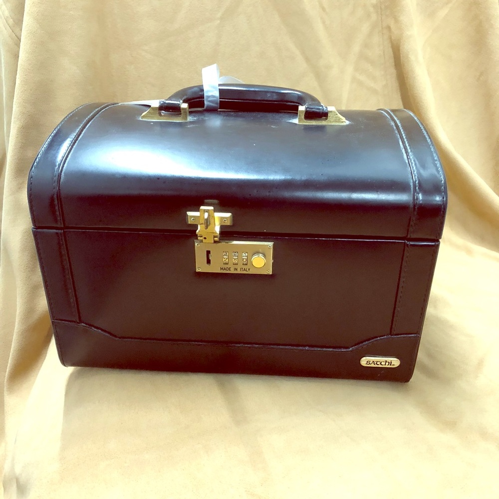 Leather makeup/jewelry train case with lock